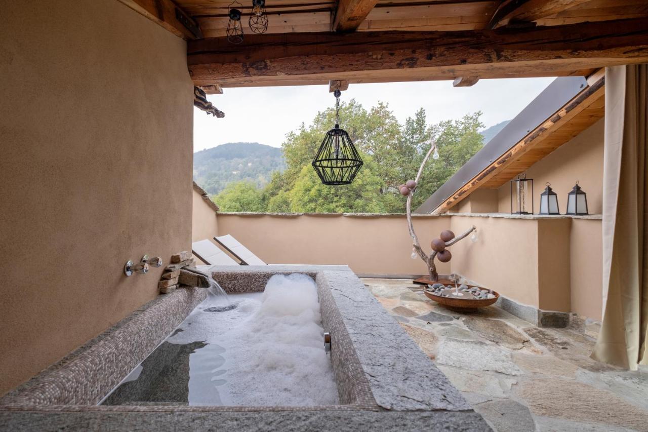 La Terrazza Naturas Con Romantica Mini Piscina Calda Sui Tetti Rossana Esterno foto