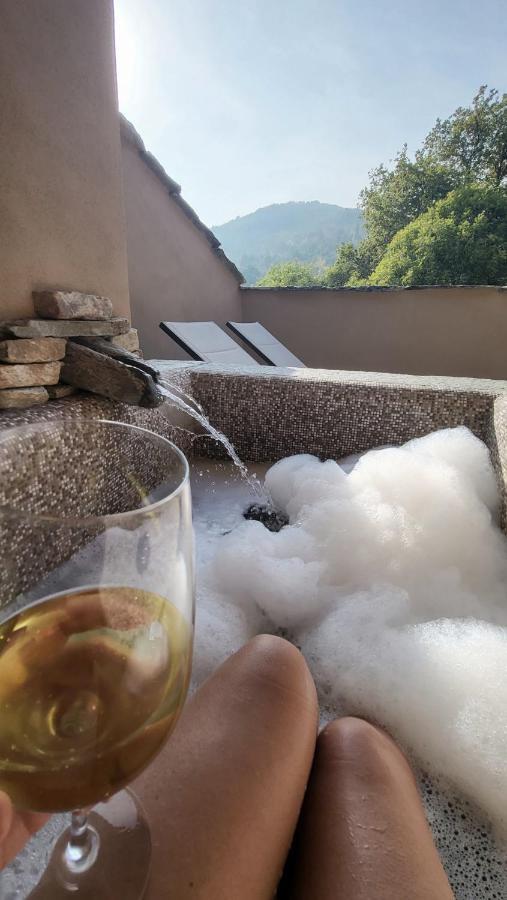 La Terrazza Naturas Con Romantica Mini Piscina Calda Sui Tetti Rossana Esterno foto