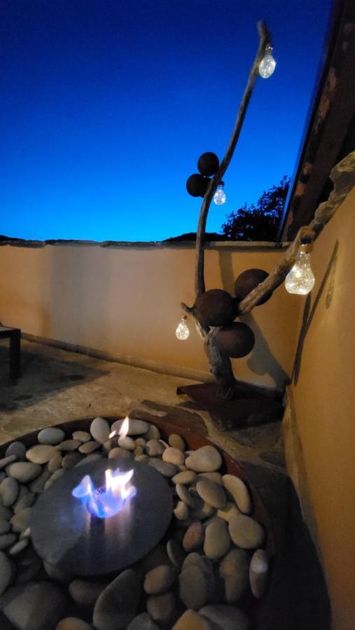 La Terrazza Naturas Con Romantica Mini Piscina Calda Sui Tetti Rossana Esterno foto