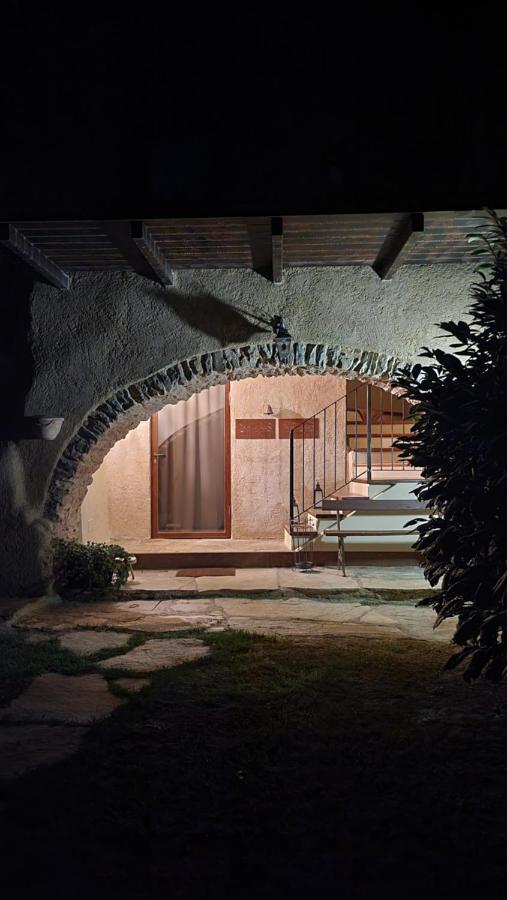 La Terrazza Naturas Con Romantica Mini Piscina Calda Sui Tetti Rossana Esterno foto
