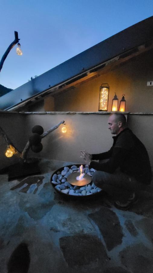 La Terrazza Naturas Con Romantica Mini Piscina Calda Sui Tetti Rossana Esterno foto